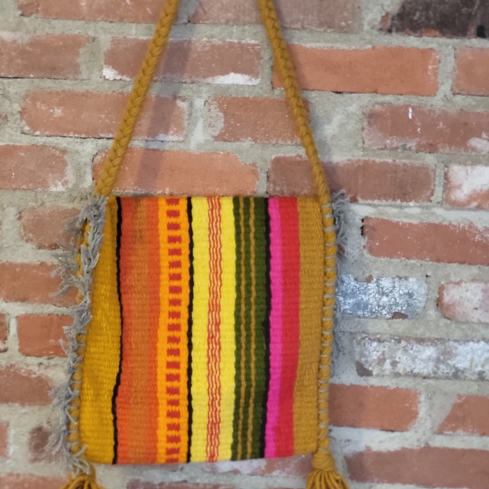 Bright woven hobo bag - Picture 4 of 7